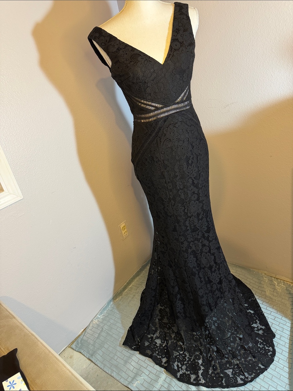 Lulu's Black Lace V-Neck Maxi Dress